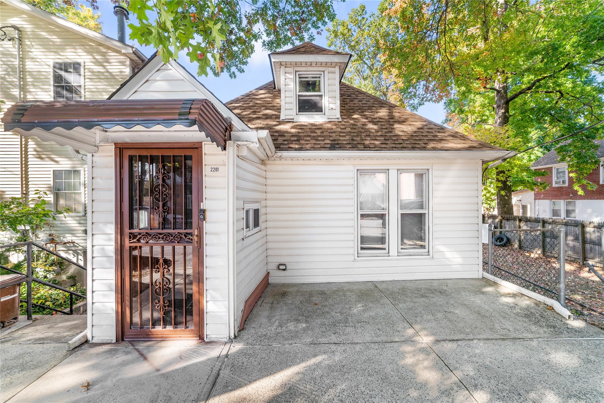 Property photo # 1