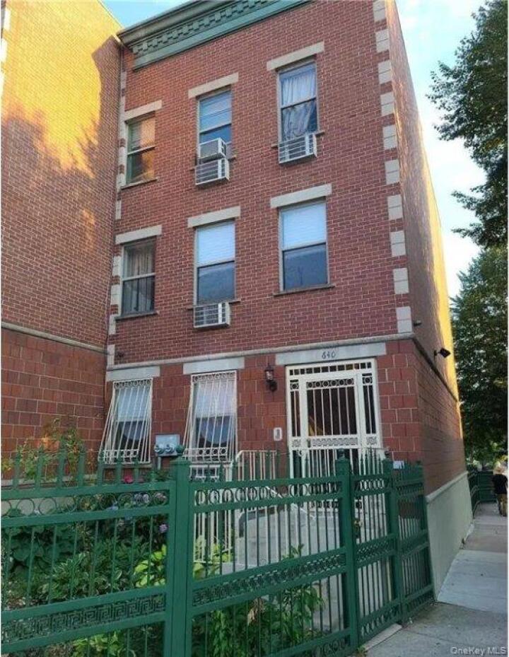 Property photo # 1