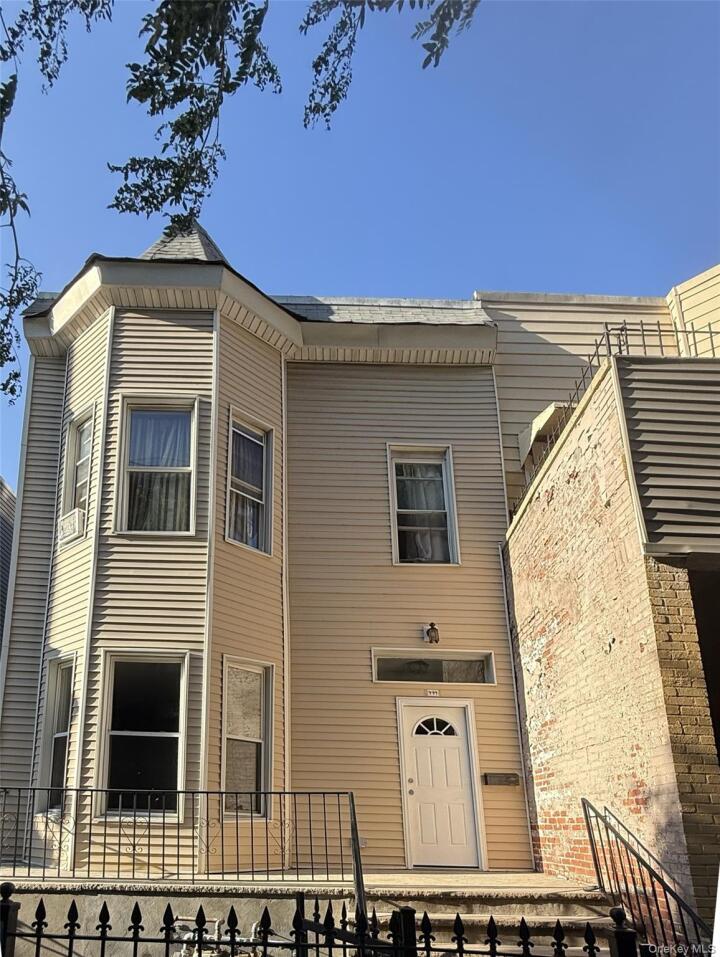 Property photo # 1