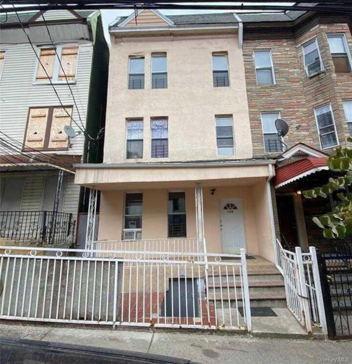 Property photo # 1
