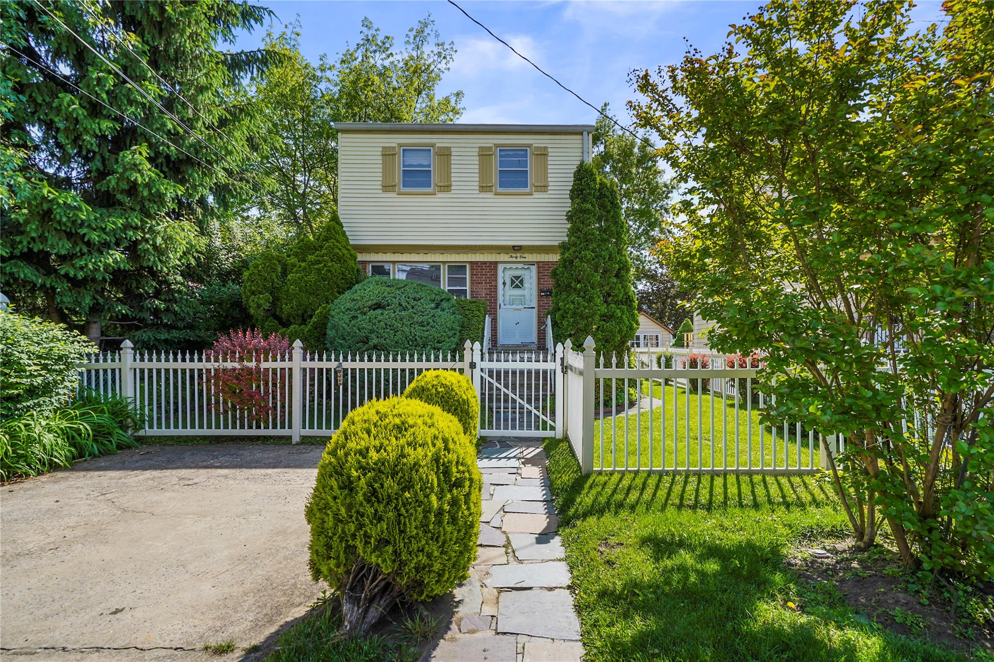 Property photo # 1