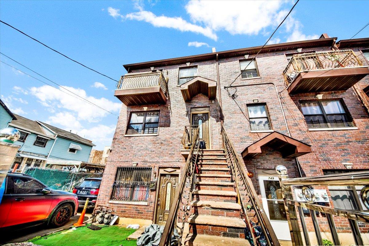 Property photo # 1
