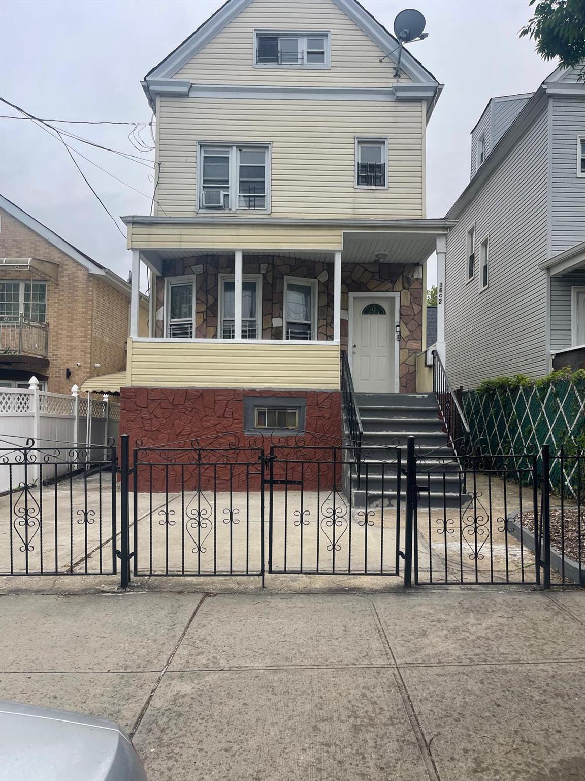 Property photo # 1