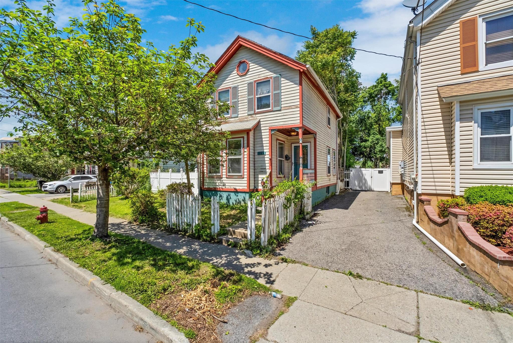Property photo # 1