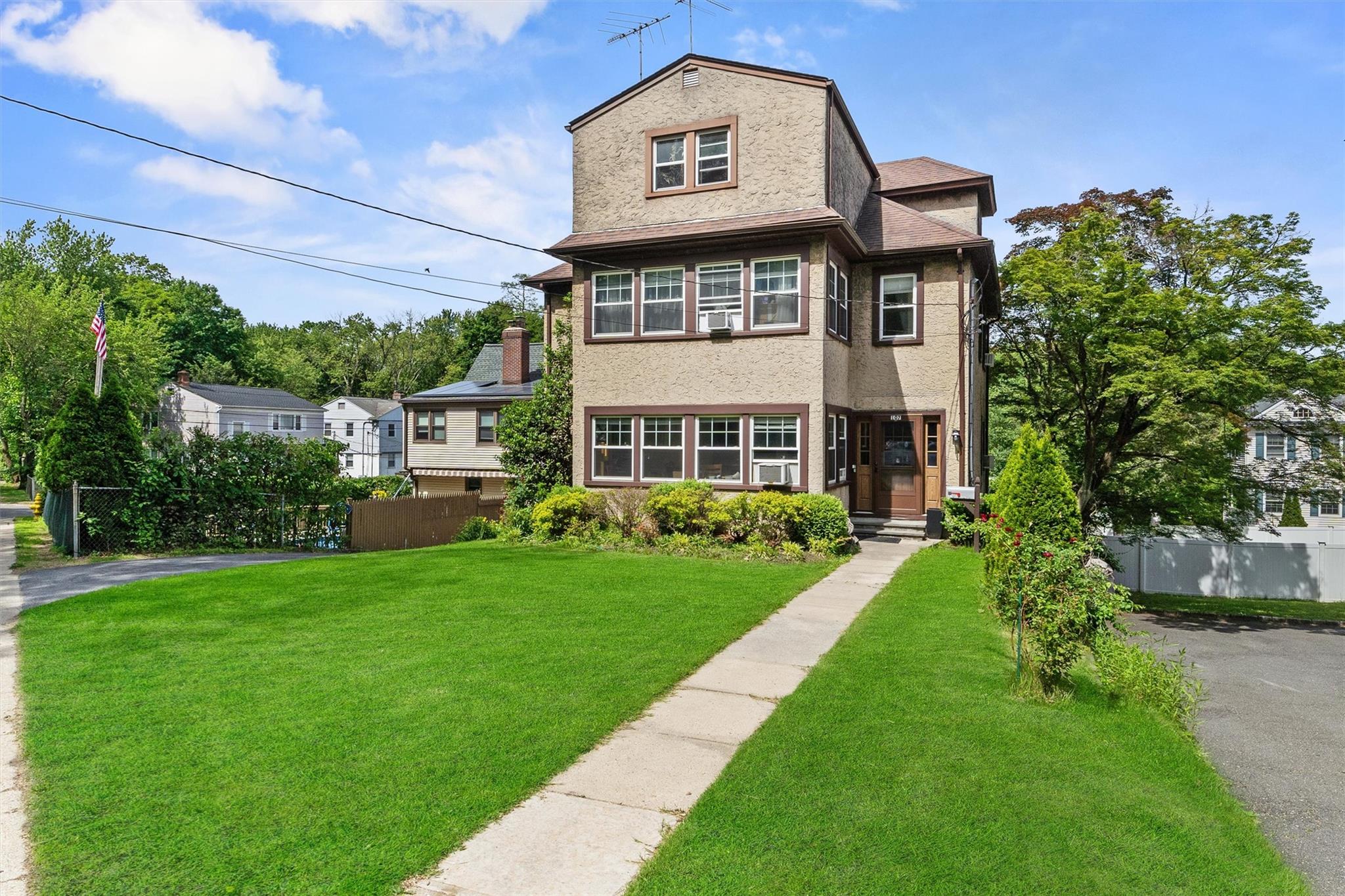 Property photo # 1