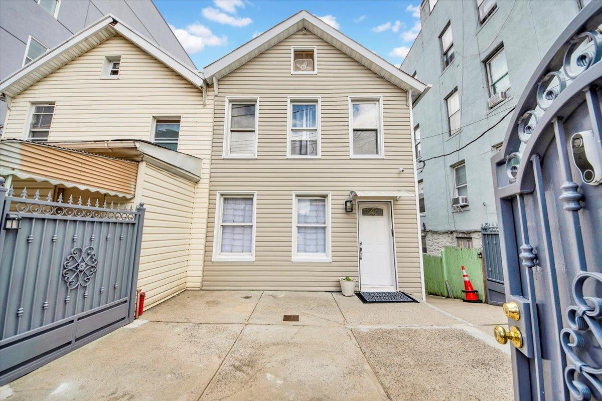 Property photo # 1