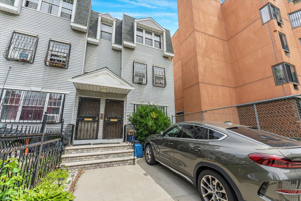 Property photo # 1