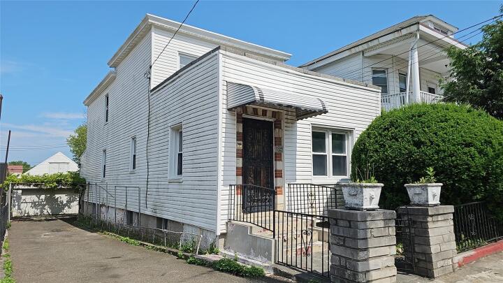 Property photo # 1