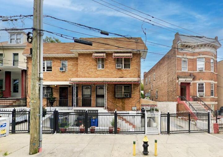 Property photo # 1
