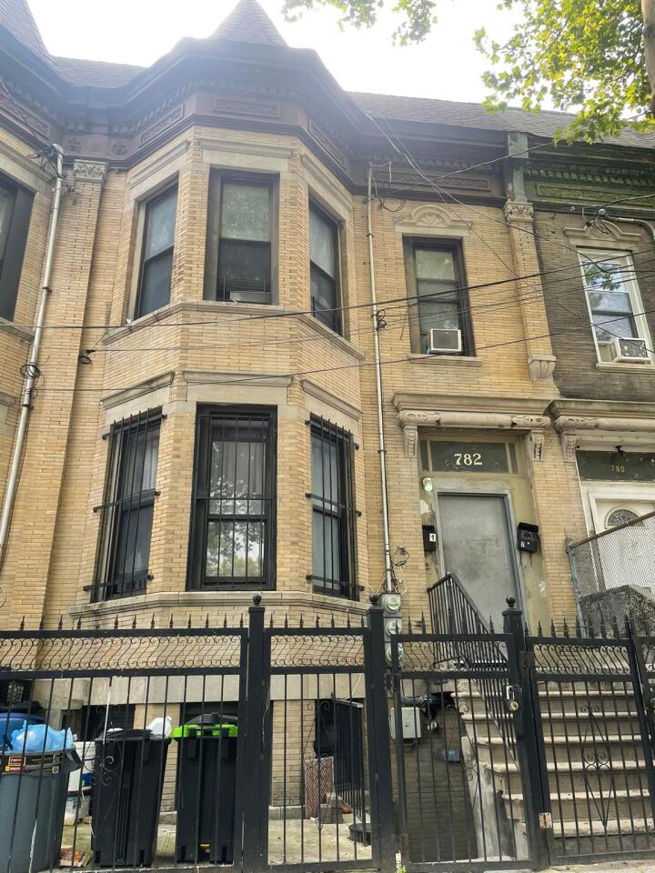 Property photo # 1