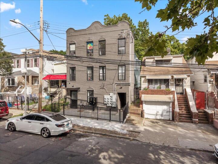 Property photo # 1