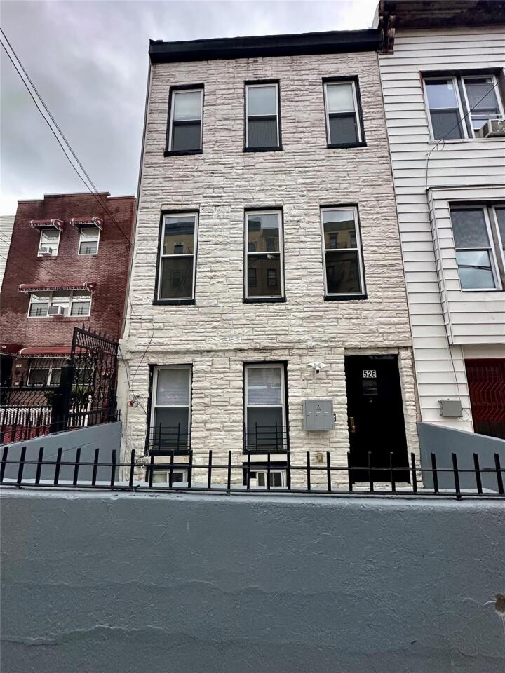 Property photo # 1
