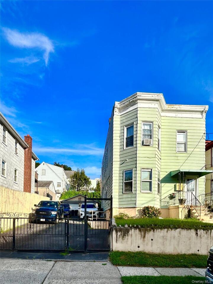 Property photo # 1