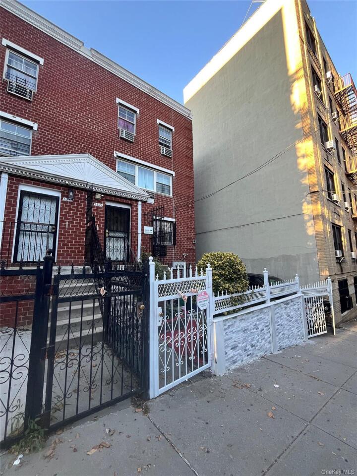 Property photo # 1