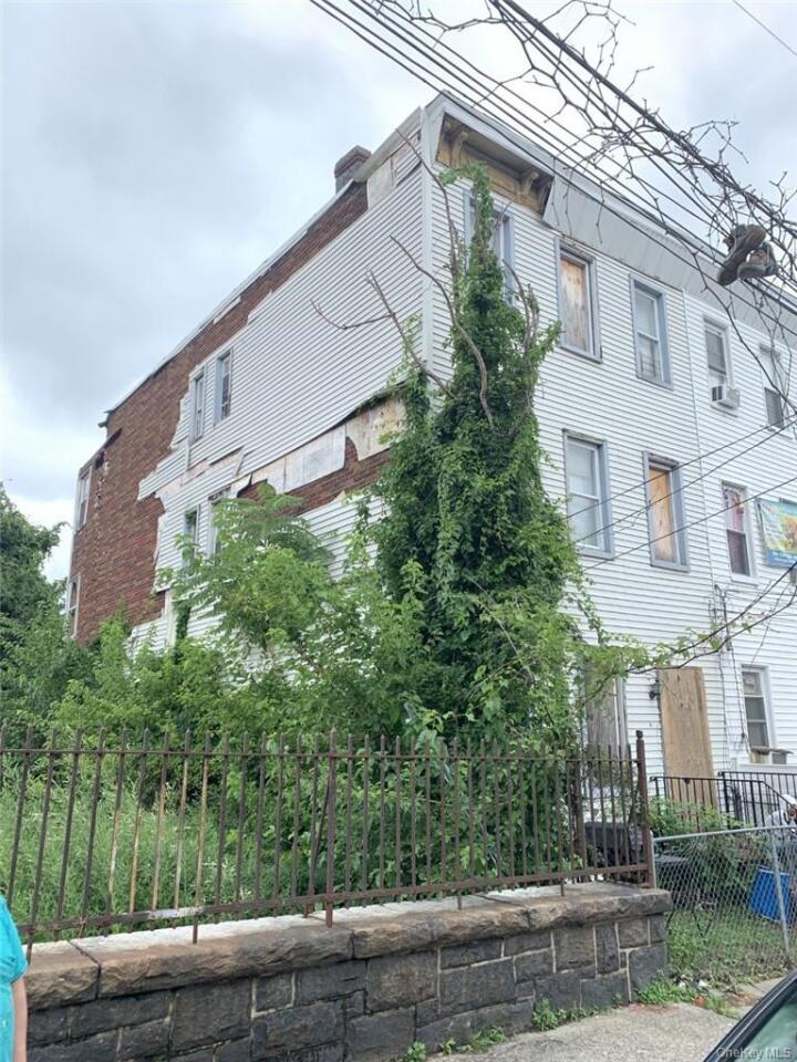 Property photo # 1
